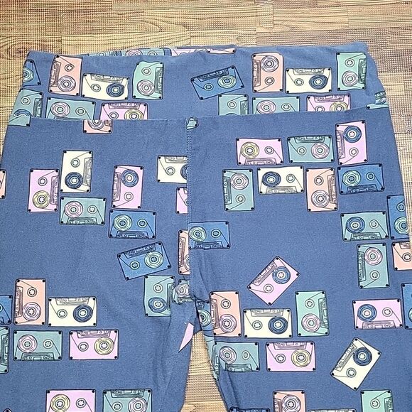 LuLaRoe Retro Tape Cassette Print Leggings Size Tall & Curvy - Picture 4 of 10